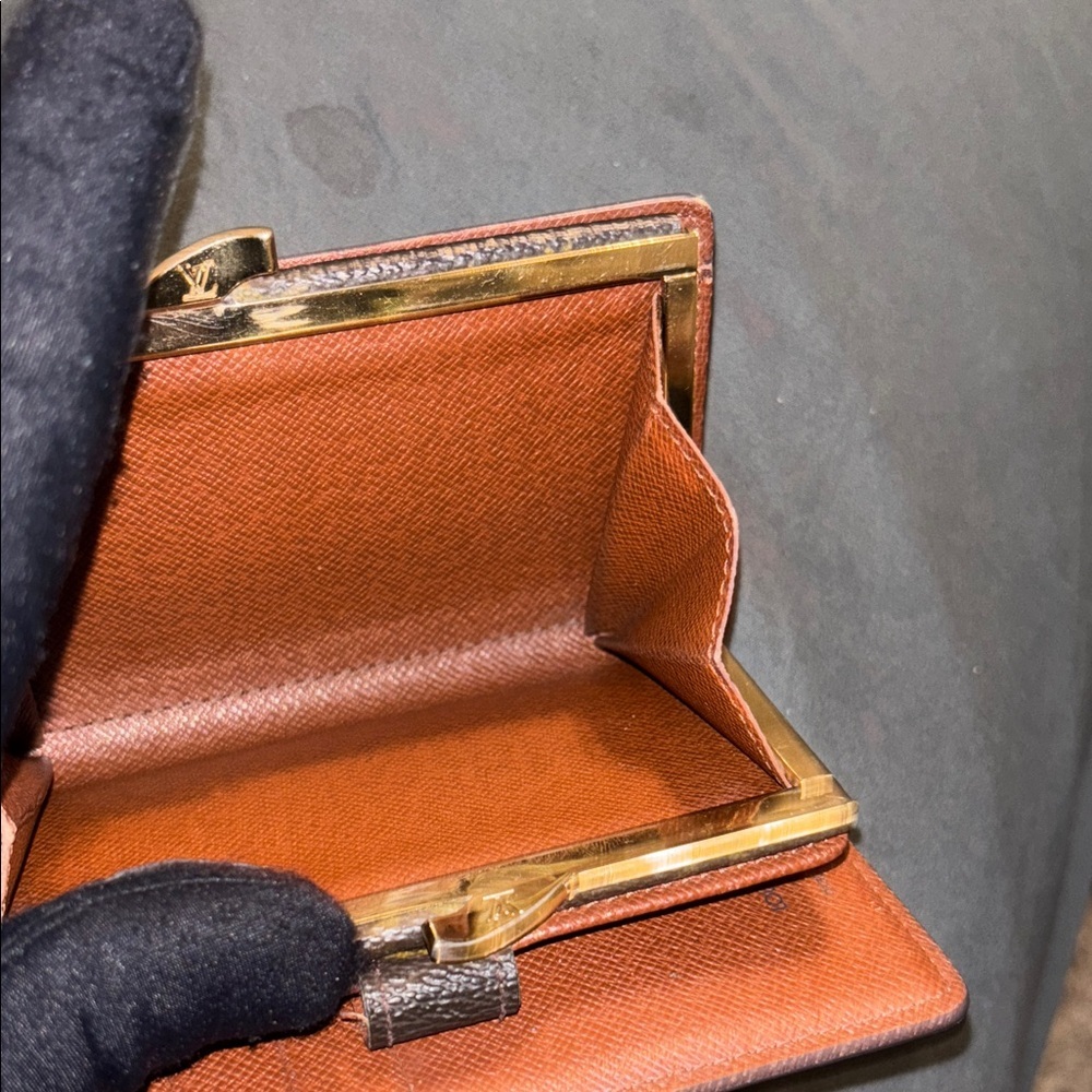 Louis Vuitton Vintage Monogram Kisslock Wallet & Key Wallet Set Bundle - Picture 4 of 11